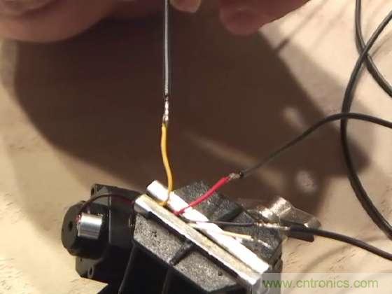 DIY：40刀，教你自制能“偷拍”的太陽(yáng)鏡