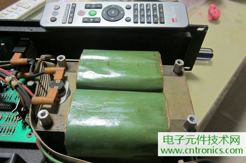 用料很給力！專業(yè)后級(jí)功放美國(guó)高峰FA1201拆解