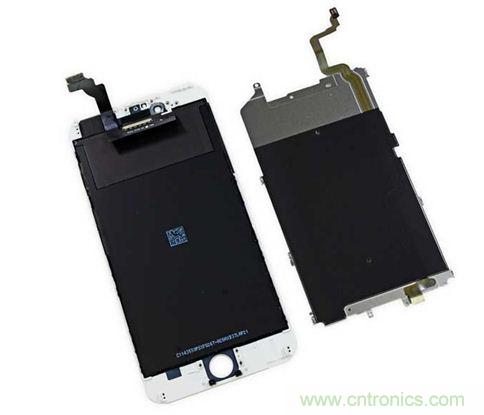 iPhone 6 Plus搭載的高清LED屏幕尺寸為5.5英寸，像素密度為401ppi，并采用了IPS（平面轉(zhuǎn)換）技術(shù)。（來(lái)源：iFixit）