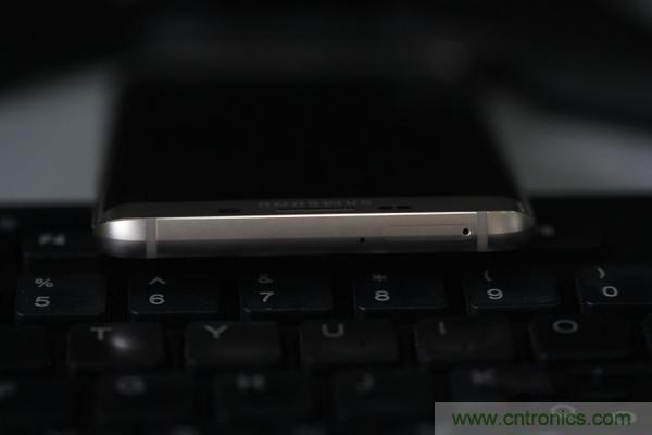 三星S6 Edge+拆解：比S6 Edge加在哪里？