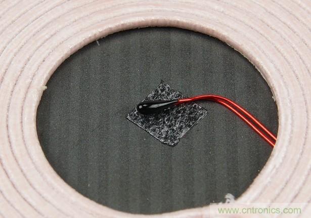 拆解對(duì)比：系出同門，小米、紫米無線充電器的差別有多大？